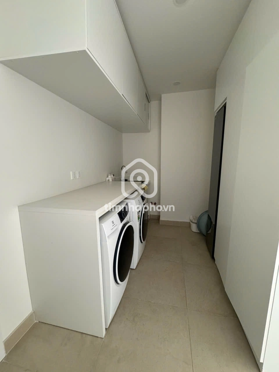 27 Đường Nguyễn Văn Nguyễn, Phường Tân Định, Quận 1