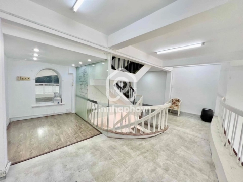 Nhà phố Mặt Tiền Đường Nguyễn Thiện Thuật Quận 3 - 2 tầng - Giá Chỉ 42 Triệu