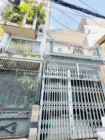 Nhà phố Mặt Tiền Đường Phan Văn Trị Quận 5 - 2 tầng - Giá Chỉ 9,7 Tỷ