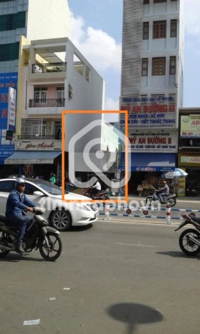 Nhà phố Mặt Tiền Đường Nguyễn Văn Cừ Quận 1 - 2 tầng - Giá Chỉ 29,5 Tỷ