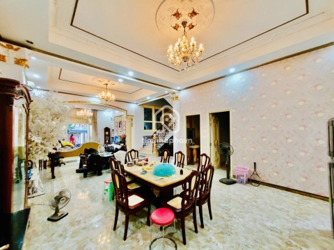 Bán Biệt Thự Mặt Tiền Đường Lê Quang Định Bình Thạnh - Giá Chỉ 39 Tỷ