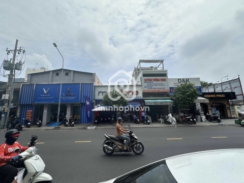 Bán Nhà phố Mặt Tiền Đường Lạc Long Quân Quận 11 - Giá Chỉ 75 Tỷ