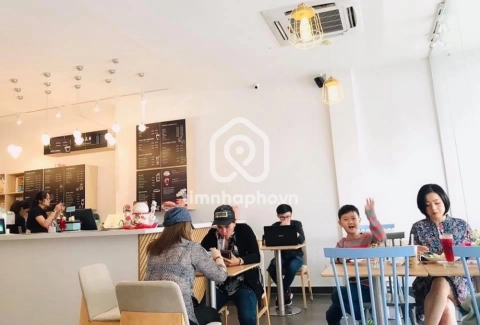 Nhà phố Mặt Tiền Đường Trần Hưng Đạo Quận 1 - 1 tầng - Giá Chỉ 75 Triệu