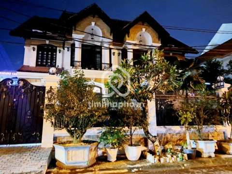 Biệt Thự Mặt Tiền số 20 Thủ Đức - 3 tầng - Giá Chỉ 95 Tỷ