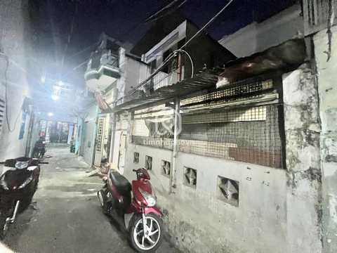 Nhà cấp 4 Hẻm Đường Cách Mạng Tháng Tám Quận 3 - 2 tầng - Giá Chỉ 7,7 Tỷ