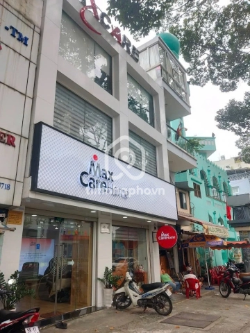 Cho thuê Nhà phố Mặt Tiền Đường Trần Hưng Đạo Quận 1 - 3 tầng - Giá Chỉ 75 Triệu