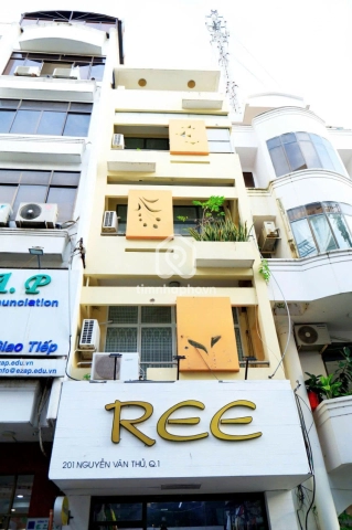 Bán Nhà phố Mặt Tiền Đường Nguyễn Văn Thủ Quận 1 - 5 tầng - Giá Chỉ 100 Tỷ
