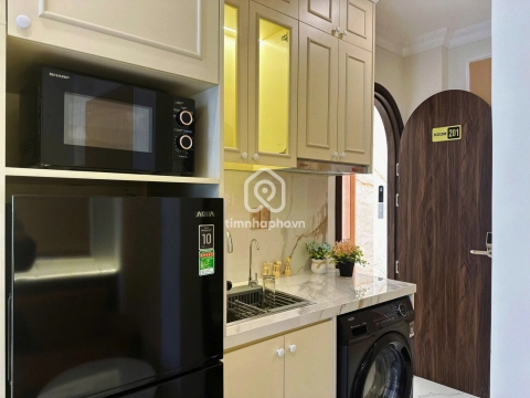 Bán Căn hộ dịch vụ Hẻm Đường Huỳnh Văn Bánh Phú Nhuận - 3 tầng - Giá Chỉ 19,9 Tỷ