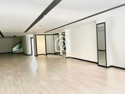 Cho thuê Nhà phố Mặt Tiền Đường Hai Bà Trưng Quận 3 - 3 tầng - Giá Chỉ 11 Nghìn USD