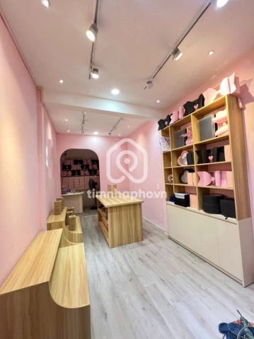 Nhà phố Mặt Tiền Đường Trần Đình Xu Quận 1 - 2 tầng - Giá Chỉ 20 Triệu