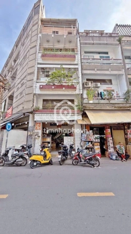 Nhà phố Mặt Tiền Đường Trịnh Hoài Đức Quận 5 - 5 tầng - Giá Chỉ 39 Tỷ