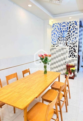 Nhà phố Hẻm Đường Nguyễn Biểu Quận 5 - 3 tầng - Giá Chỉ 11 Tỷ