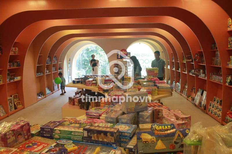 211-213 Đường Võ Văn Tần, Phường 5, Quận 3