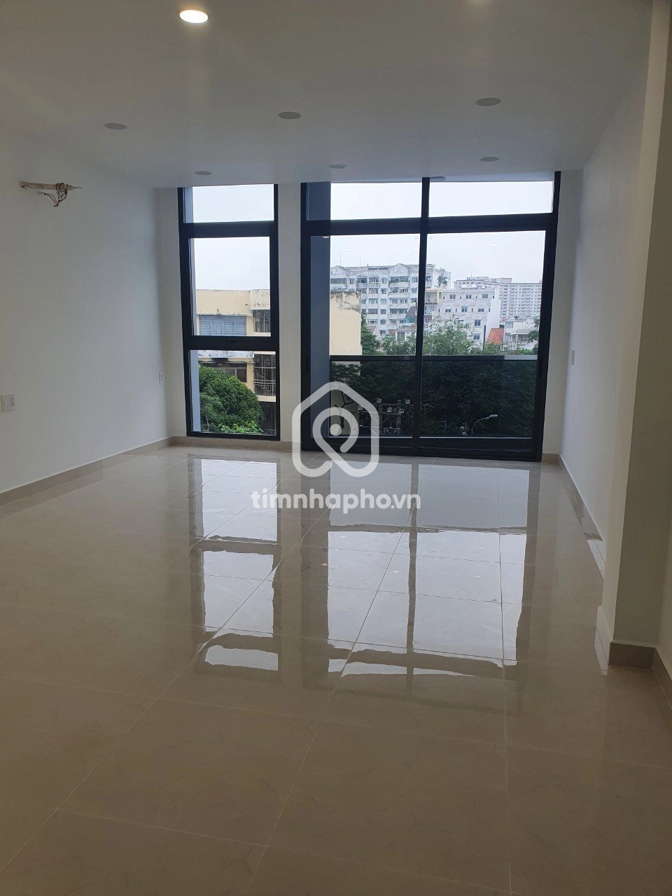 27 Đường Nguyễn Văn Nguyễn, Phường Tân Định, Quận 1