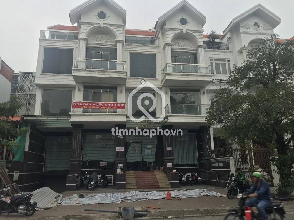 28-30 Đường D1, Phường Tân Hưng, Quận 7