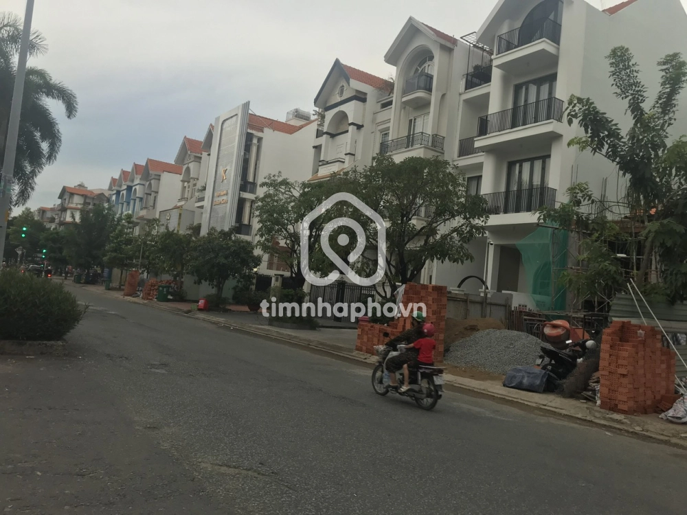 28-30 Đường D1, Phường Tân Hưng, Quận 7