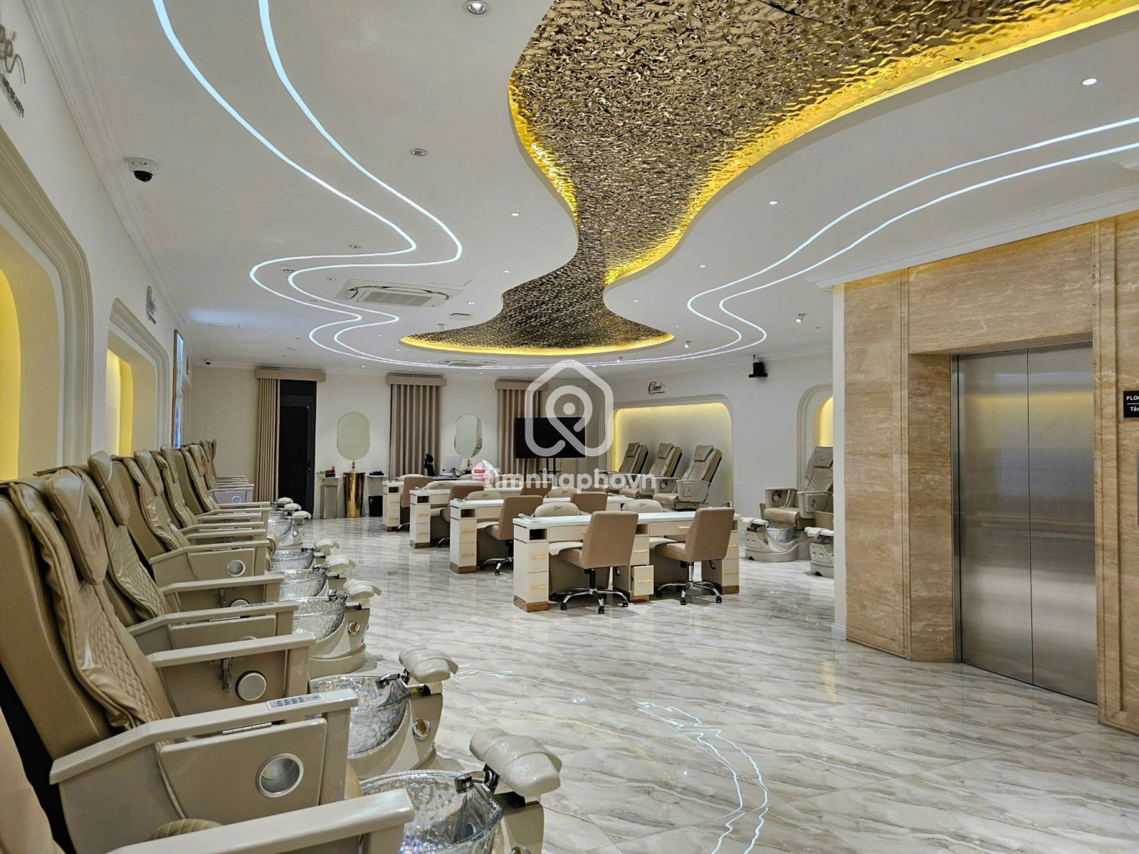 990F Đường Âu Cơ, Phường 14, Tân Bình
