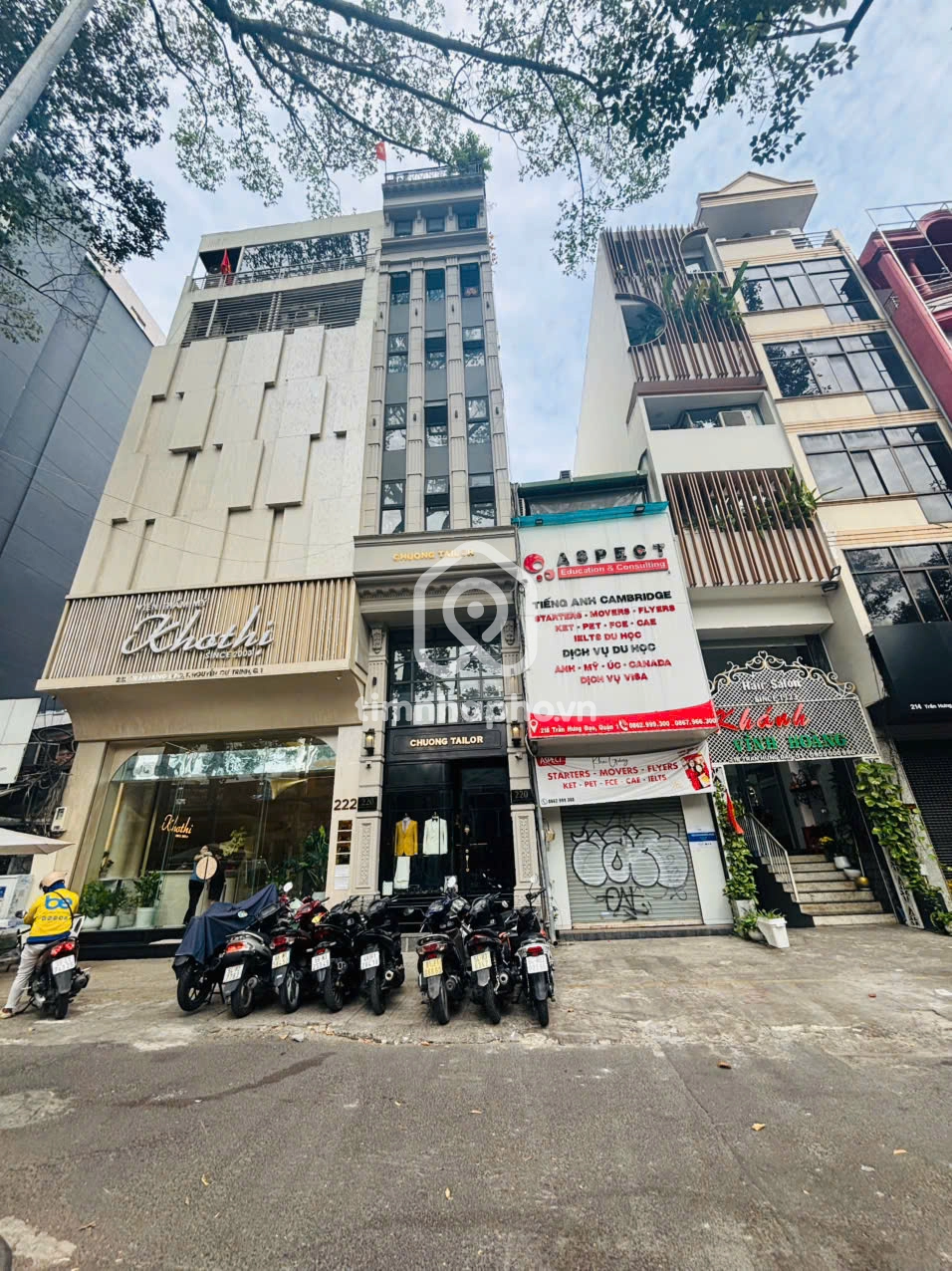 220 Đường Trần Hưng Đạo, Phường Nguyễn Cư Trinh, Quận 1