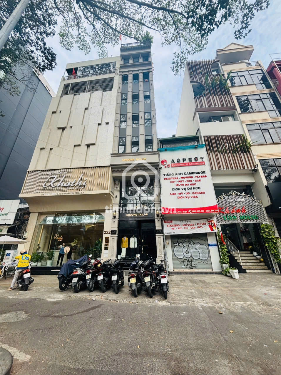 220 Đường Trần Hưng Đạo, Phường Nguyễn Cư Trinh, Quận 1