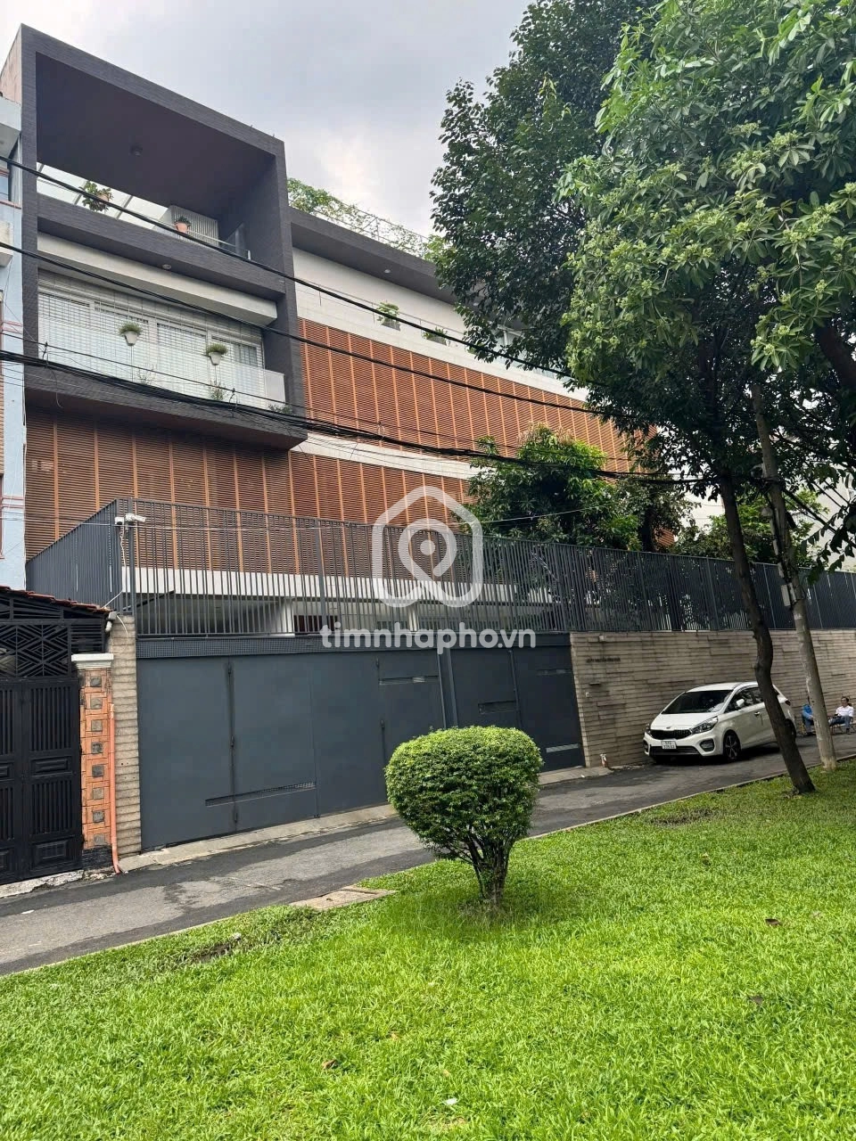 42/11-42/21 Đường Nguyễn Đình Khơi, Phường Tân Sơn Nhất