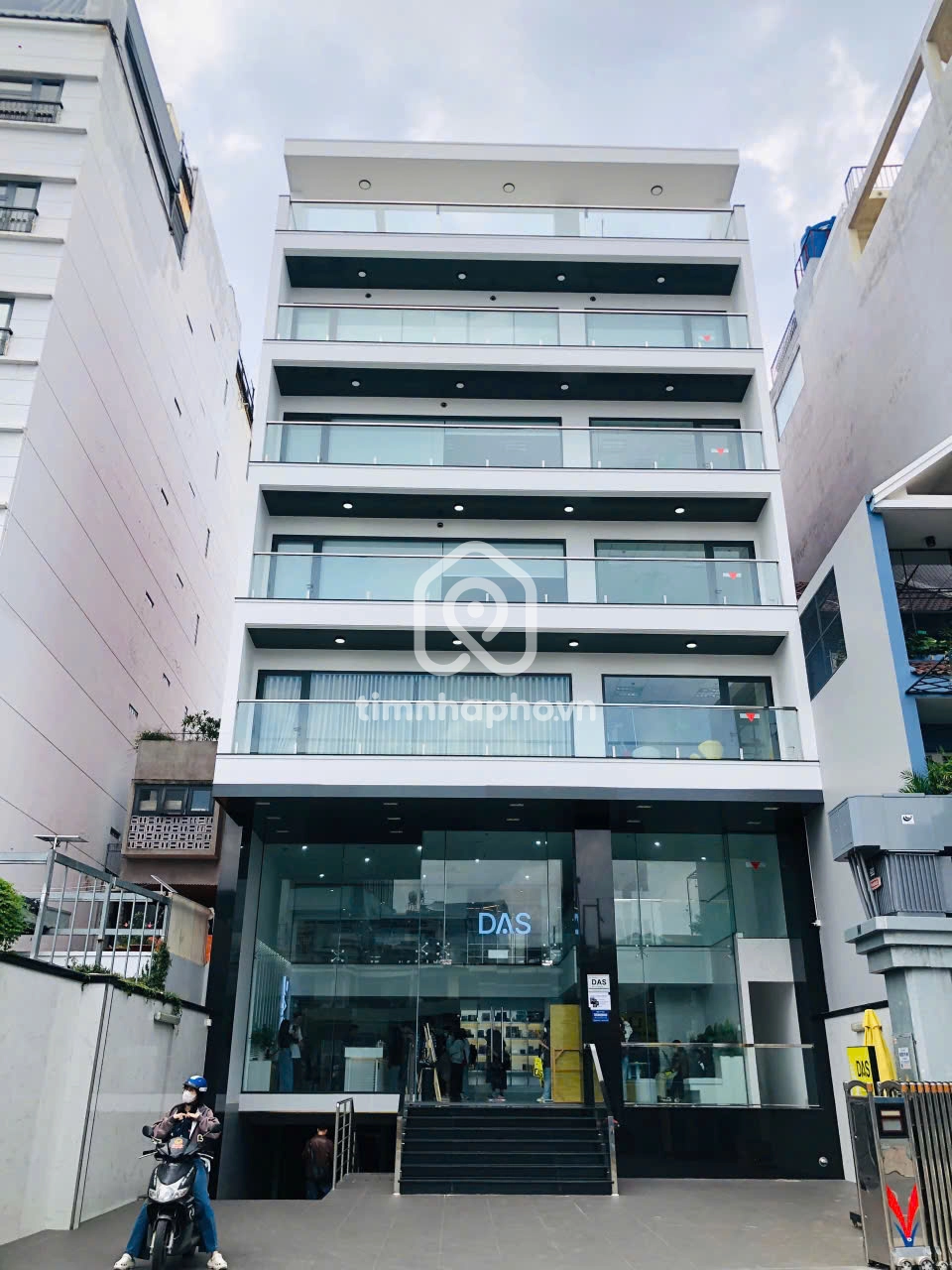 300-300L Đường Nguyễn Văn Đậu, Phường Bình Lợi Trung