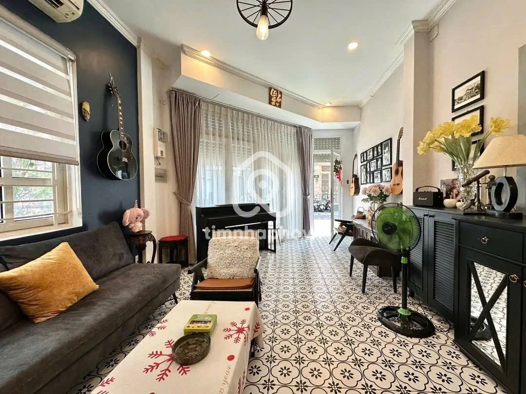 131 Đường Hoa Lan, Phường 2, Phú Nhuận