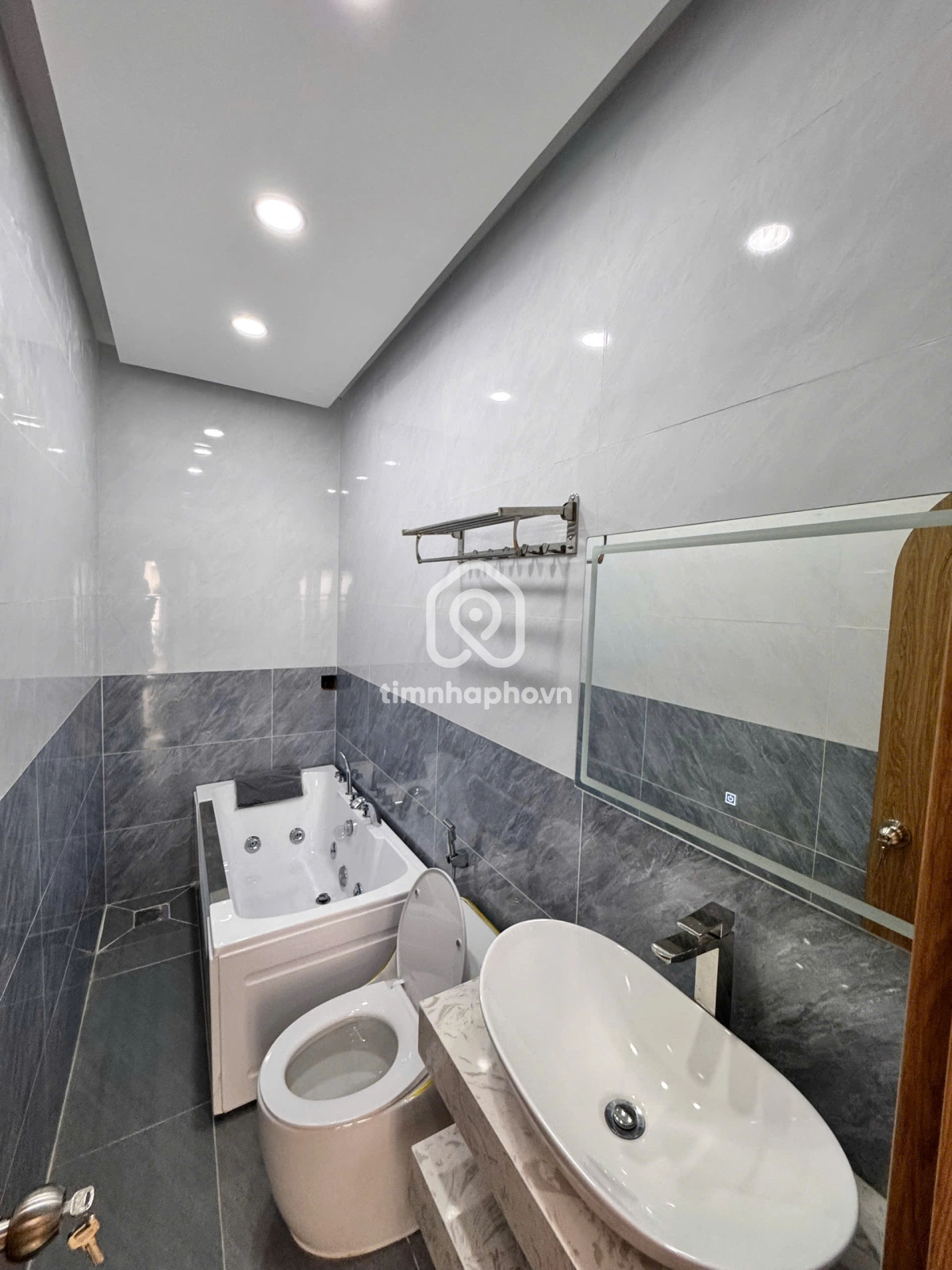 132/5 Đường Hoàng Văn Thụ, P. 9, Phú Nhuận