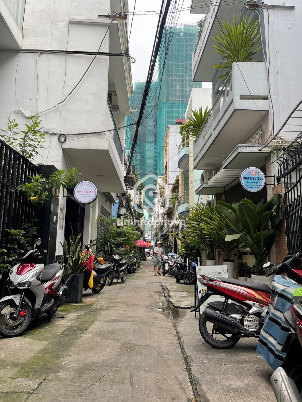 114/27 Đường Đề Thám, Phường Cô Giang, Quận 1