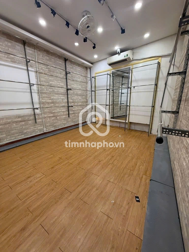 82 Đường Huỳnh Văn Bánh, Phường 15, Phú Nhuận