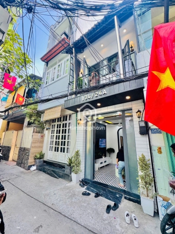 Nhà phố Hẻm Đường Trường Sa Bình Thạnh - 2 tầng - Giá Chỉ 3,98 Tỷ