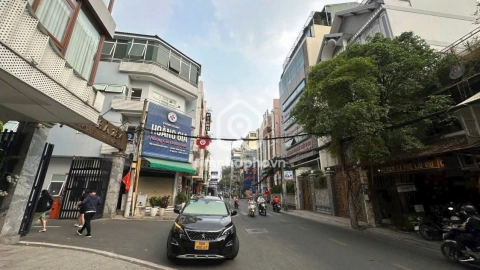 Nhà phố Mặt Tiền Đường Nguyễn Trọng Tuyển Phú Nhuận - 3 tầng - Giá Chỉ 45 Tỷ